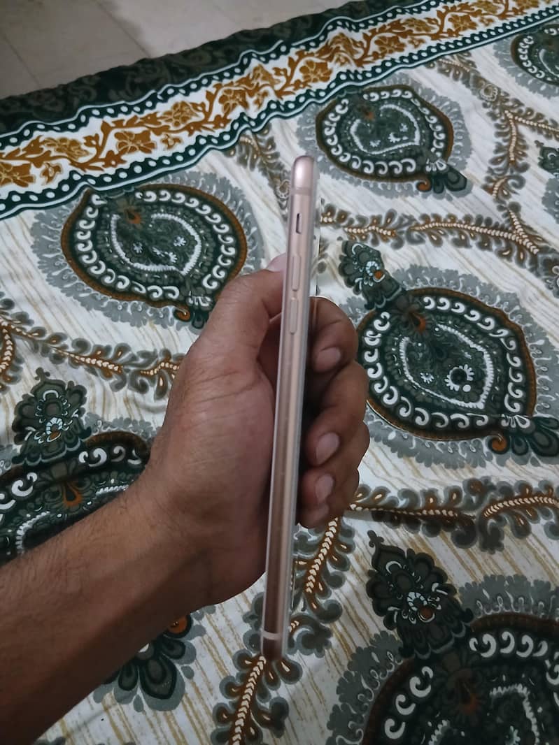 Apple iPhone 8 Plus 2