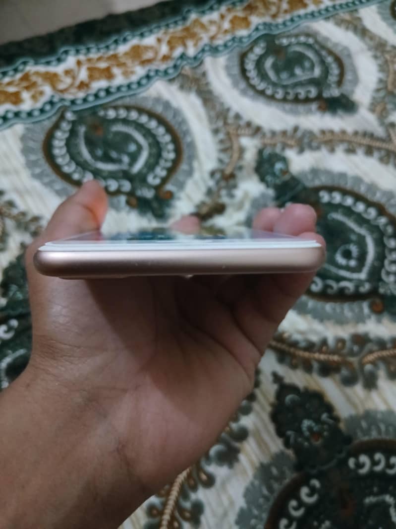 Apple iPhone 8 Plus 3
