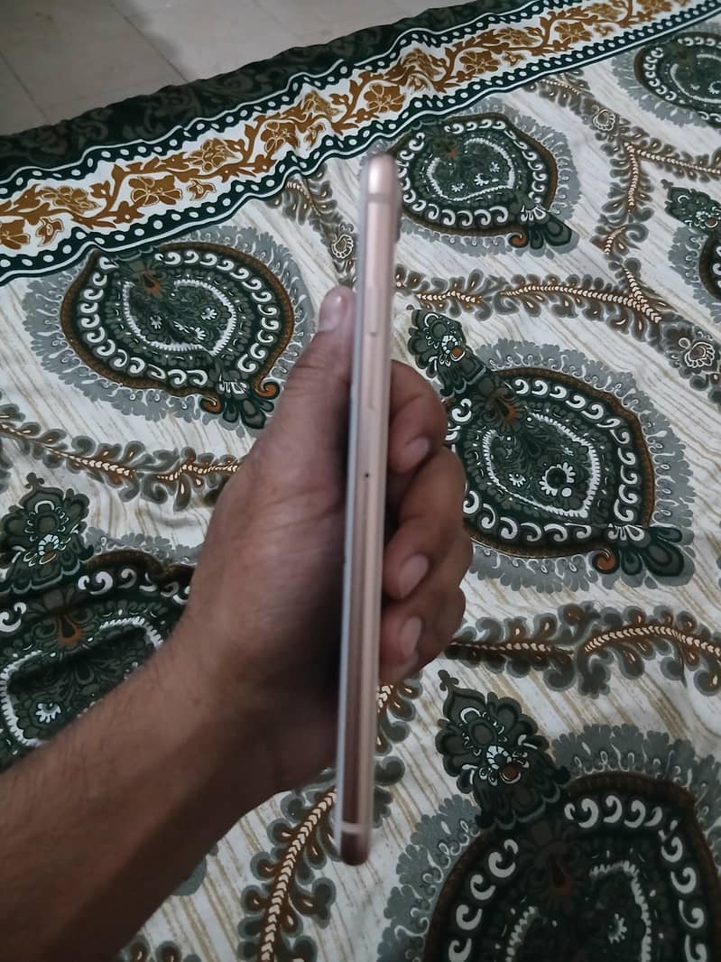 Apple iPhone 8 Plus 4