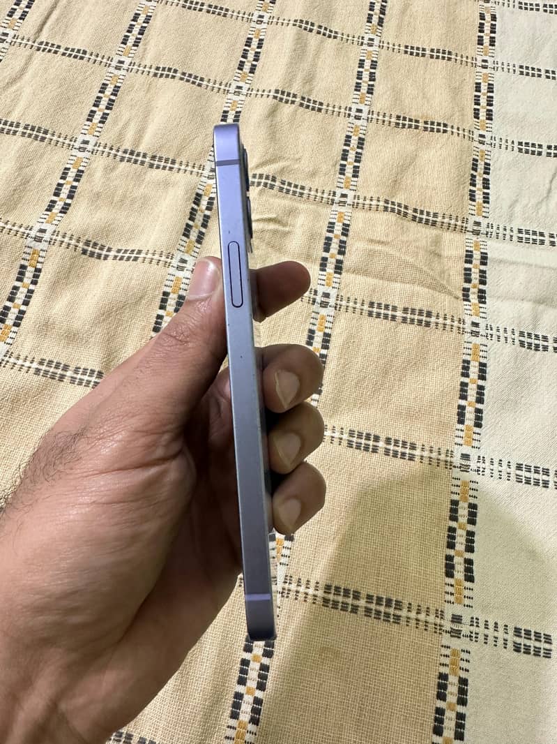 Apple iPhone 12 4