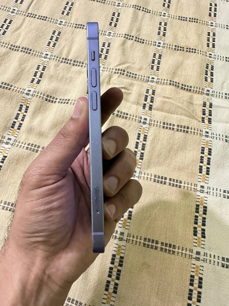 Apple iPhone 12 6