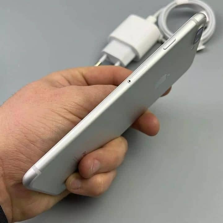 Apple iPhone 7 Plus 0