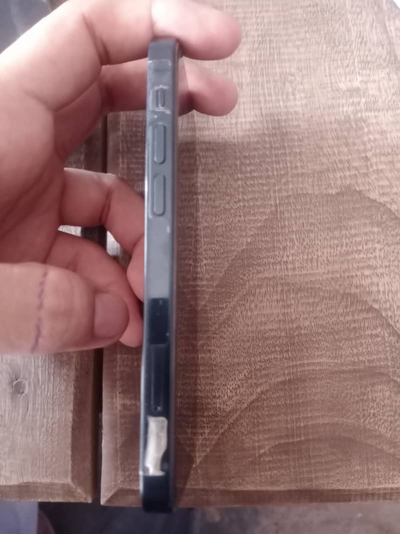Apple iPhone 13 mini 1