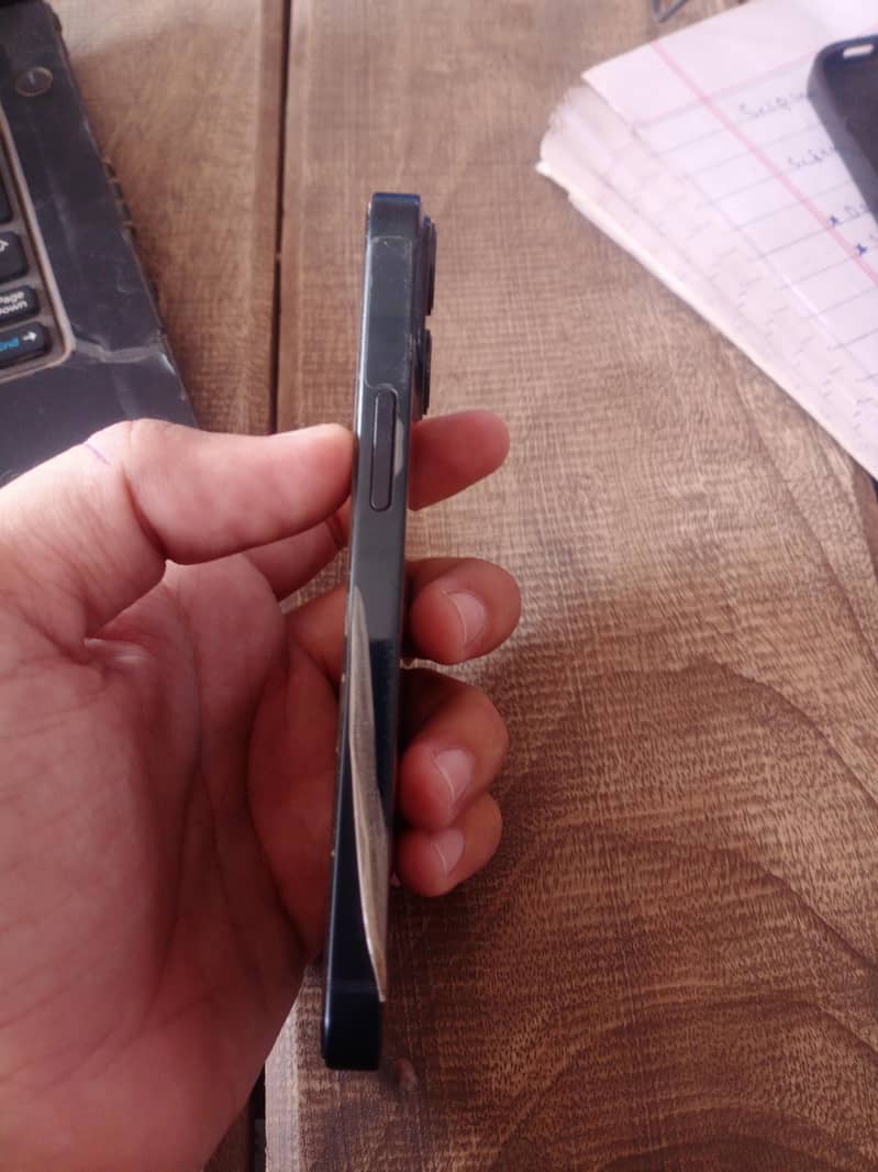 Apple iPhone 13 mini 4