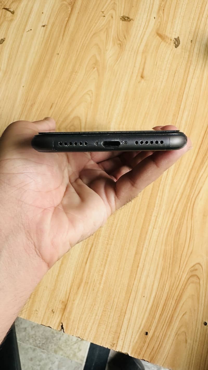 Apple iPhone 11 4