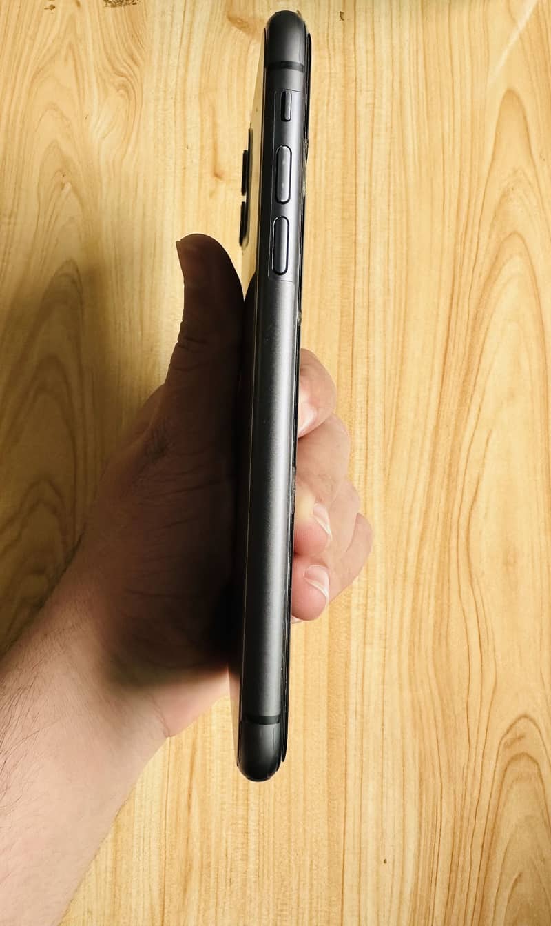 Apple iPhone 11 7
