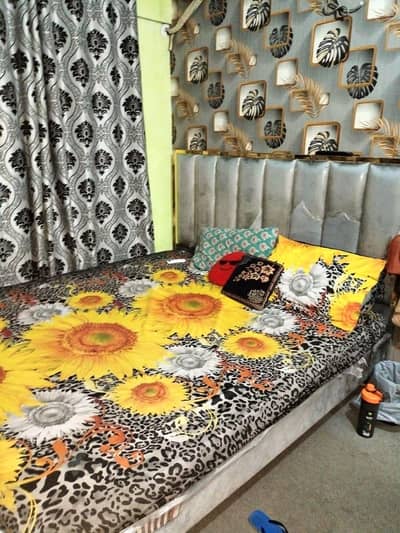 1 king bed 2 side tabel and 1 