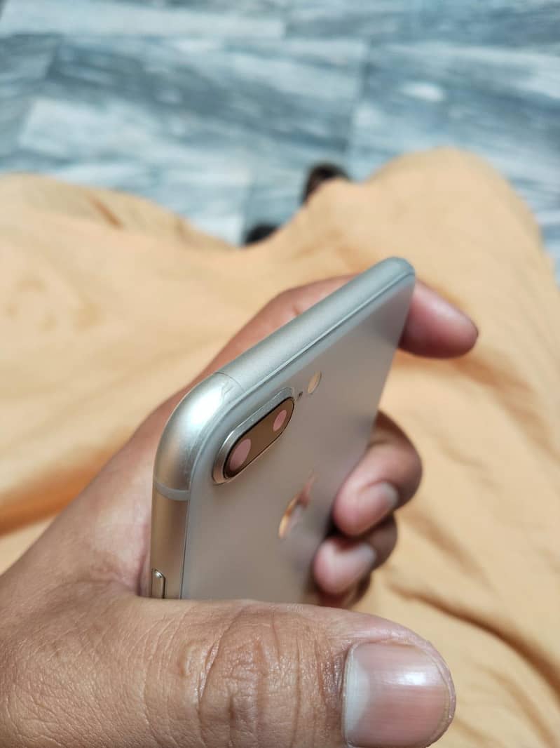 Apple iPhone 8 Plus 2