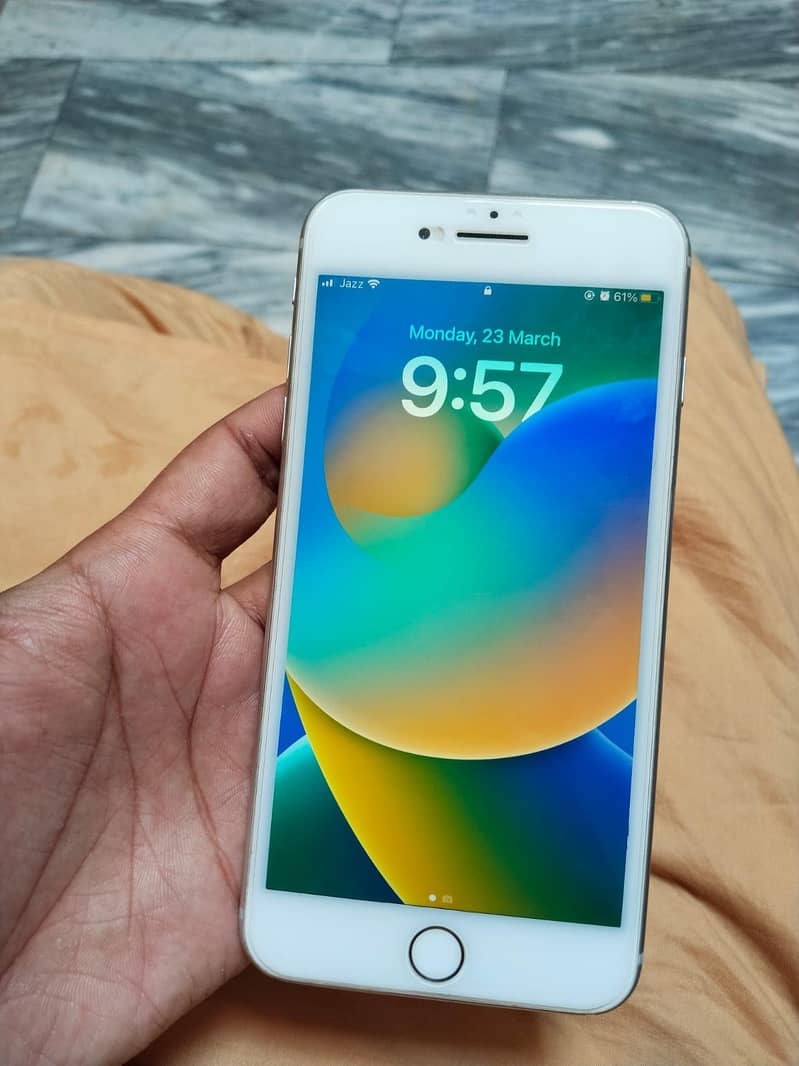 Apple iPhone 8 Plus 3