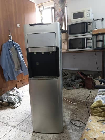Bottom Load Water Dispenser