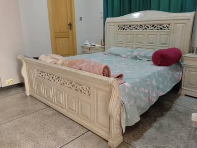 Bed Set for sale. Used only 1 year.