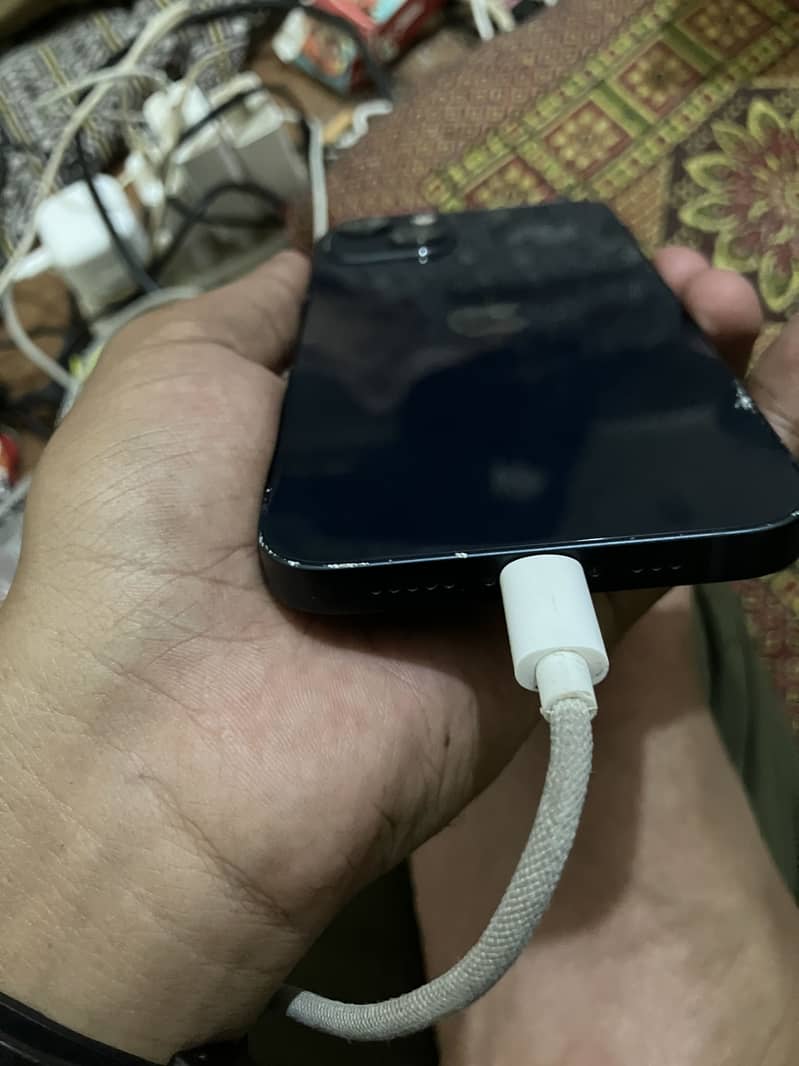 Apple iPhone 13 2