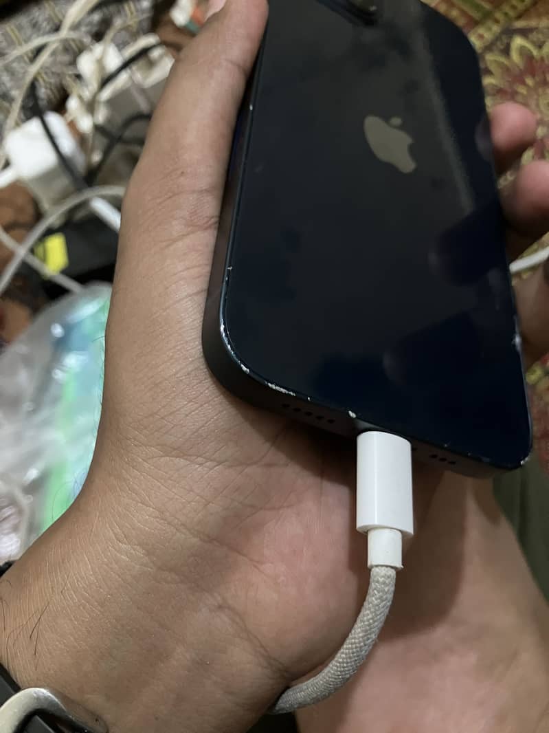 Apple iPhone 13 4