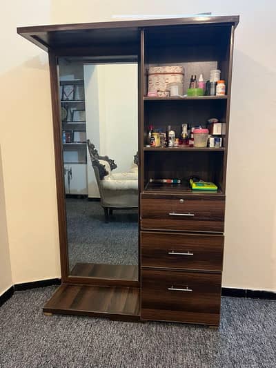 Stylish Dressing table for sale