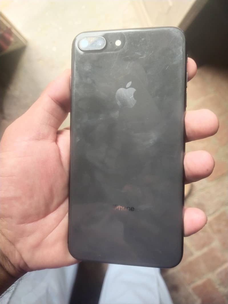 Apple iPhone 8 Plus 1