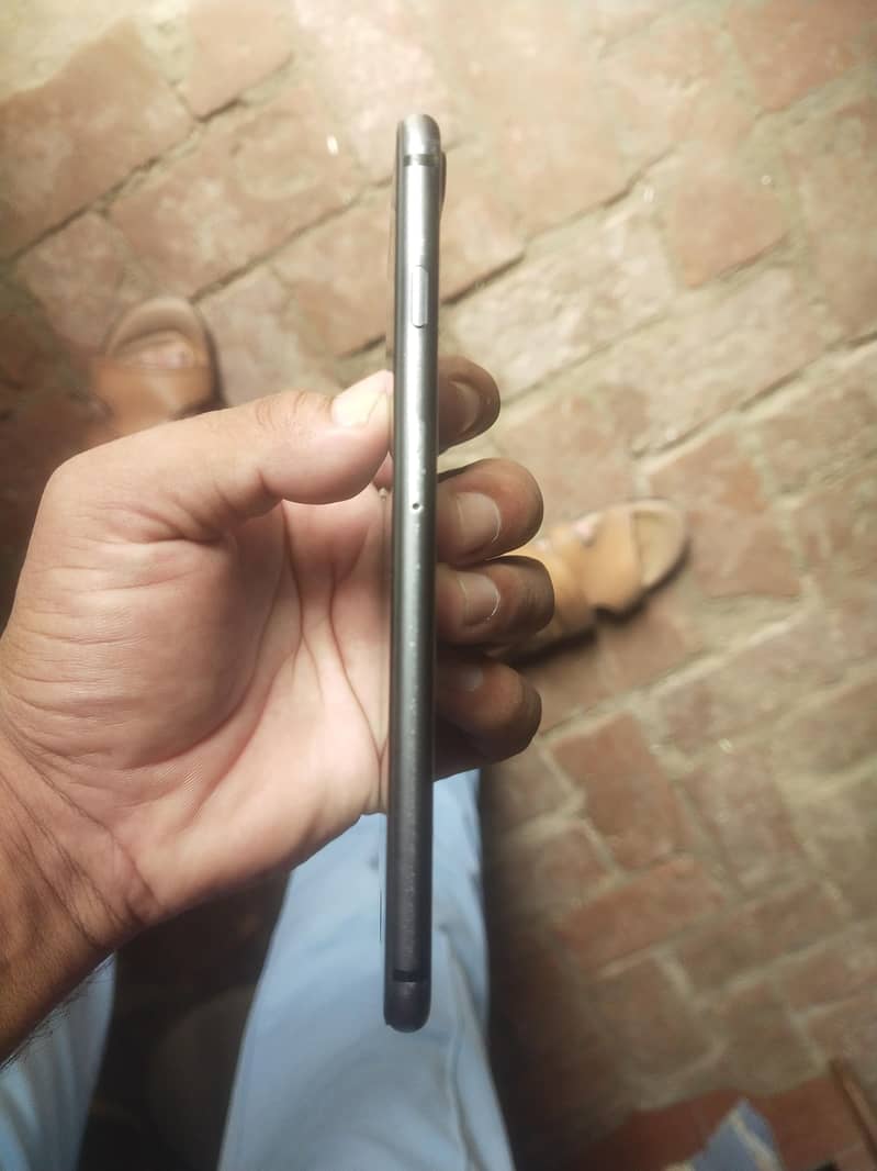 Apple iPhone 8 Plus 3