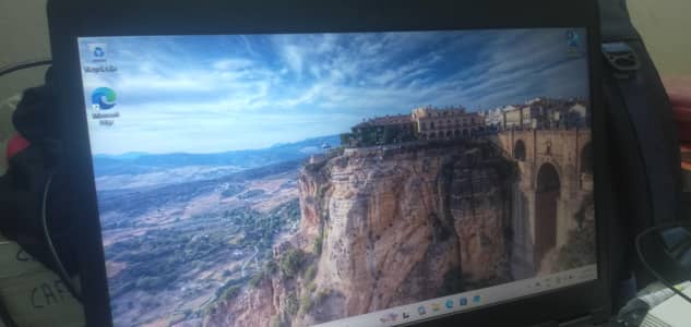 dell latitude 5491-core i5 8TH GB RAM 256GB SSD