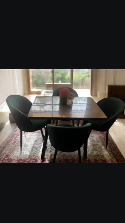 22k dinning table with 4 chairs