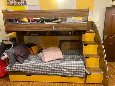 Inter wood bunk bed