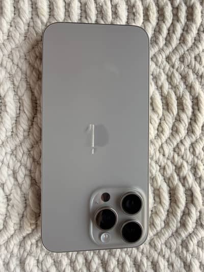 15 Pro max. Natural titanium