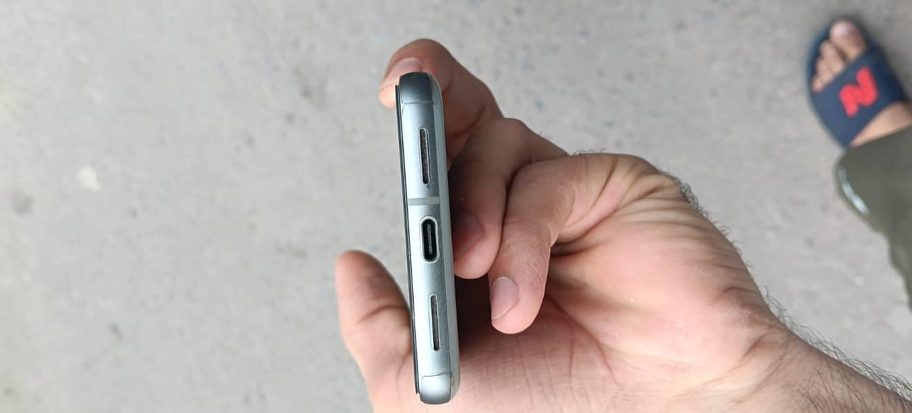 Google Pixel 8 4