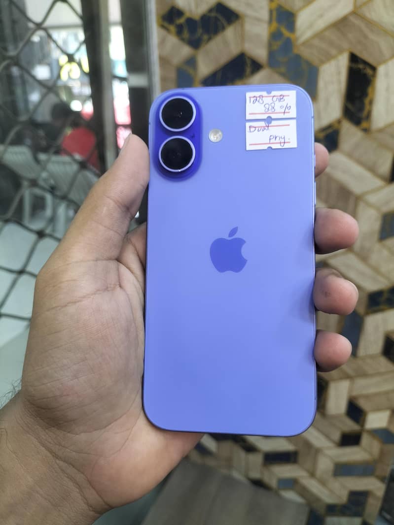 Apple iPhone 16 0