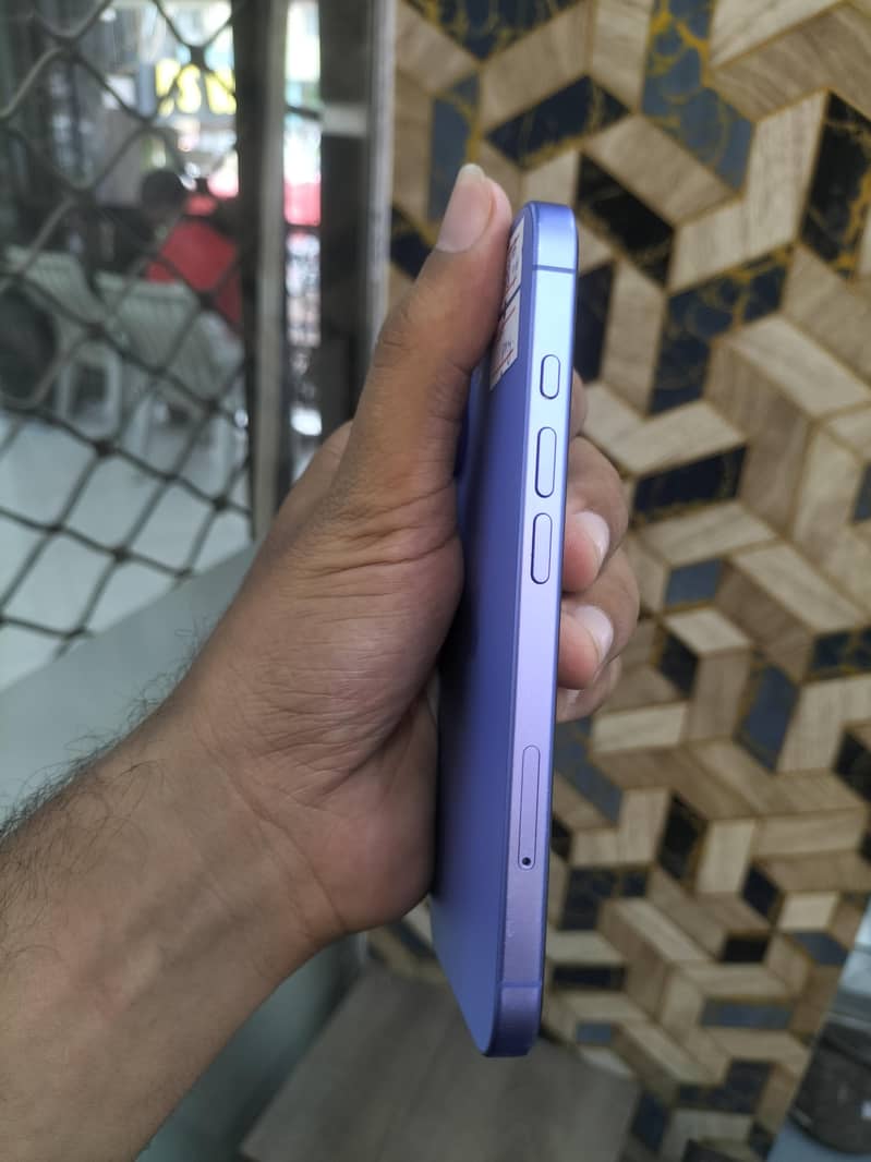 Apple iPhone 16 1