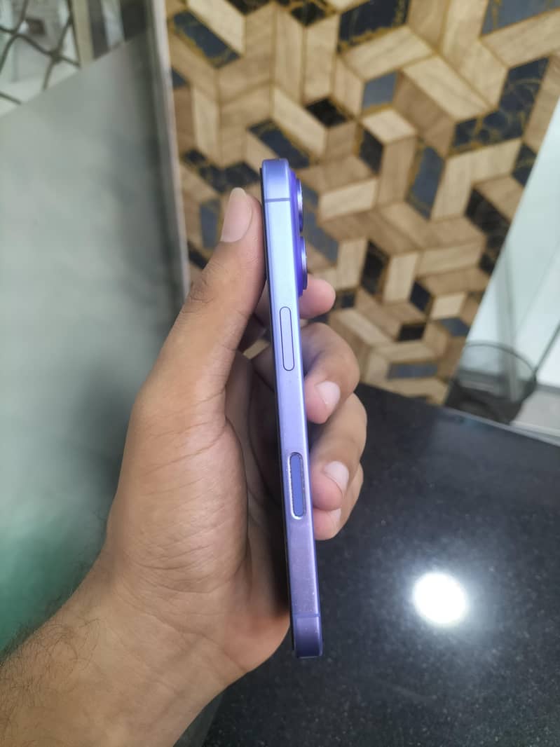 Apple iPhone 16 2
