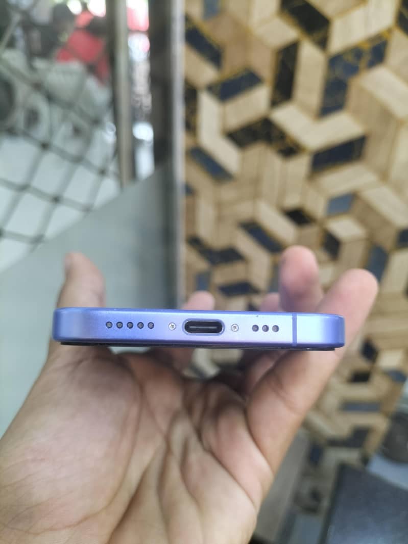 Apple iPhone 16 3