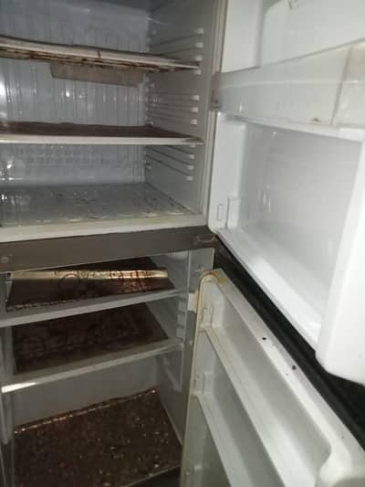 national ka fridge hy smal size ka har cheez ok hy