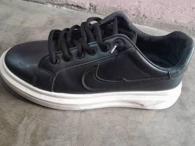 sneakers  (size 43)