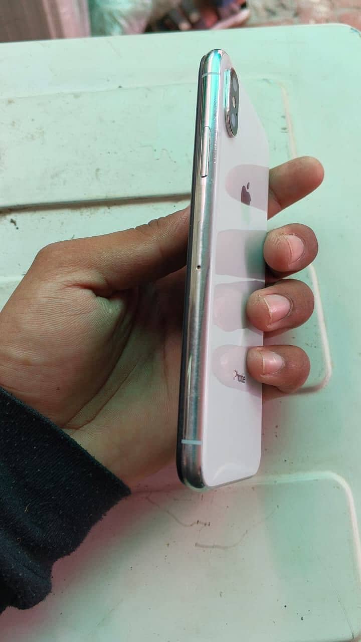 Apple iPhone X 6