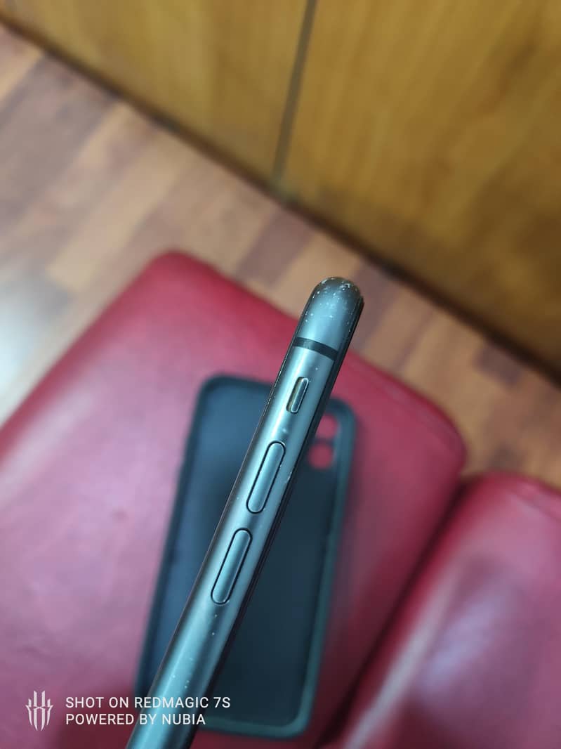 Apple iPhone 11 3