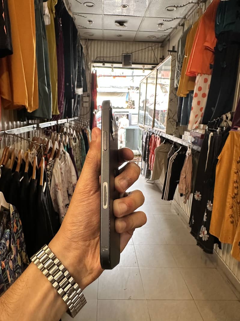 iPhone 12 4