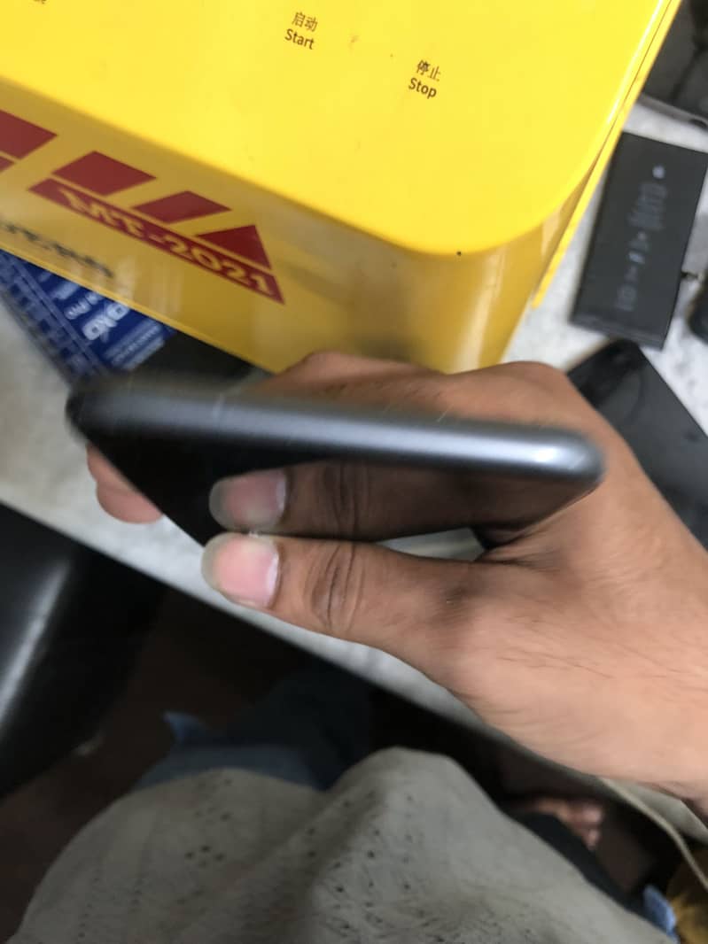 iPhone 8 Plus (64) 1