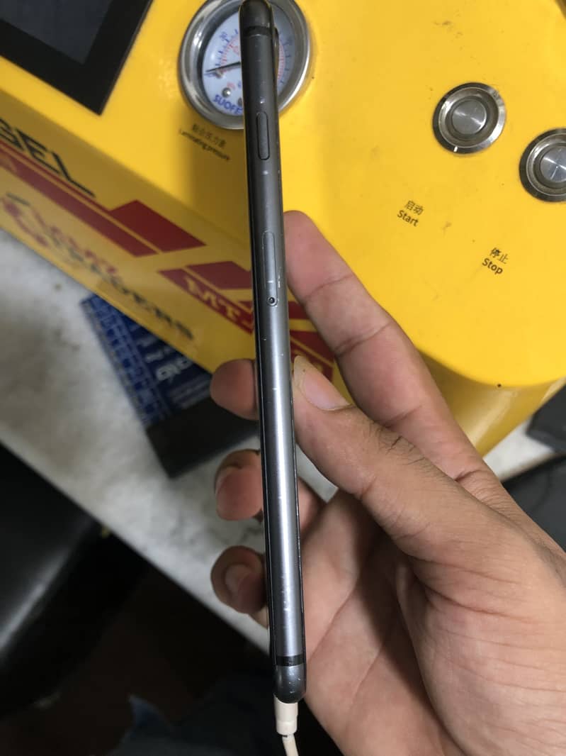 iPhone 8 Plus (64) 2