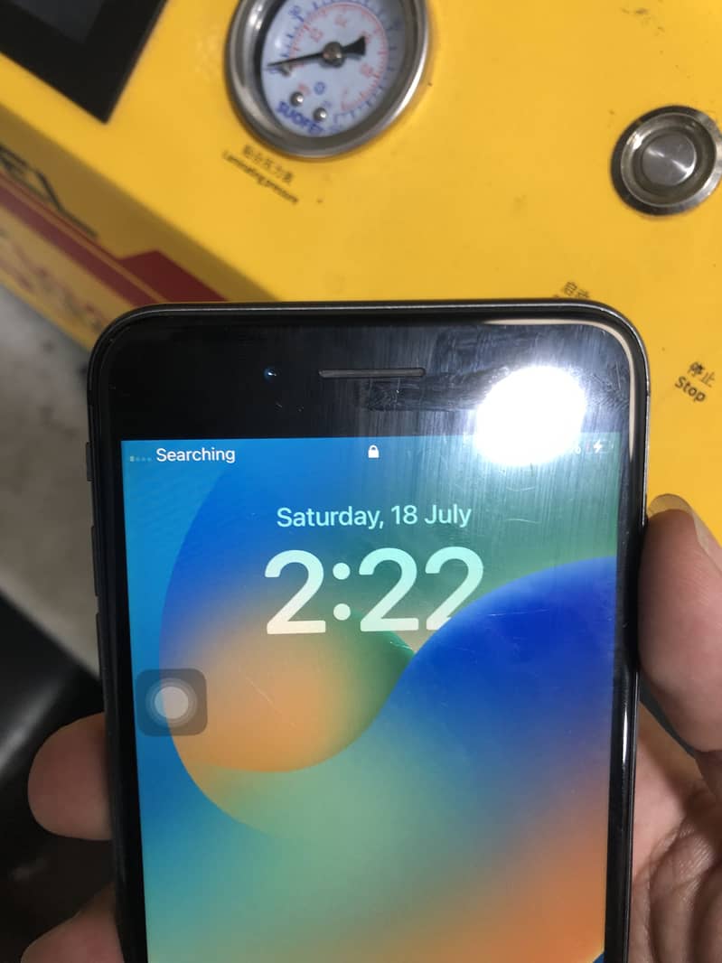 iPhone 8 Plus (64) 4