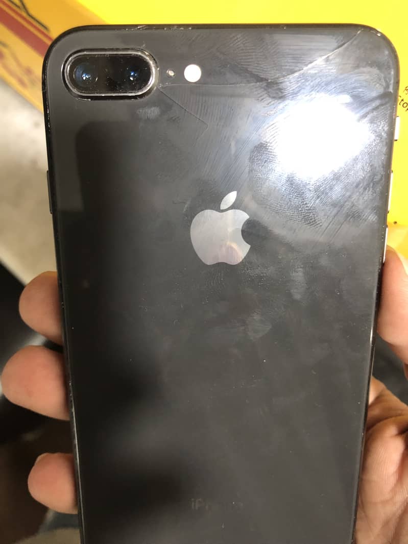 iPhone 8 Plus (64) 8
