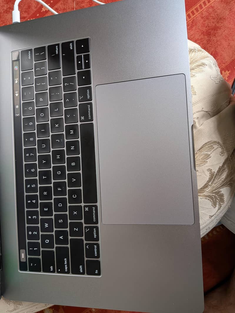 Macbook pro A1990 5