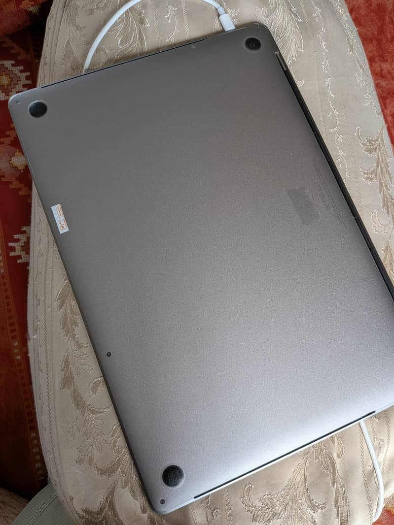 Macbook pro A1990 6