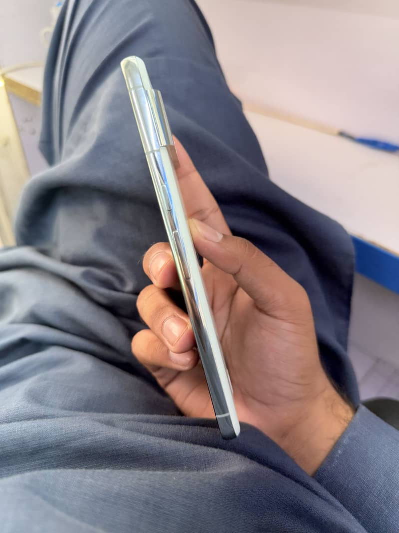 Google Pixel 8 Pro 2