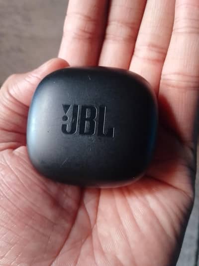this is brand new just use one month betteri   hur kimmat 1700hzr