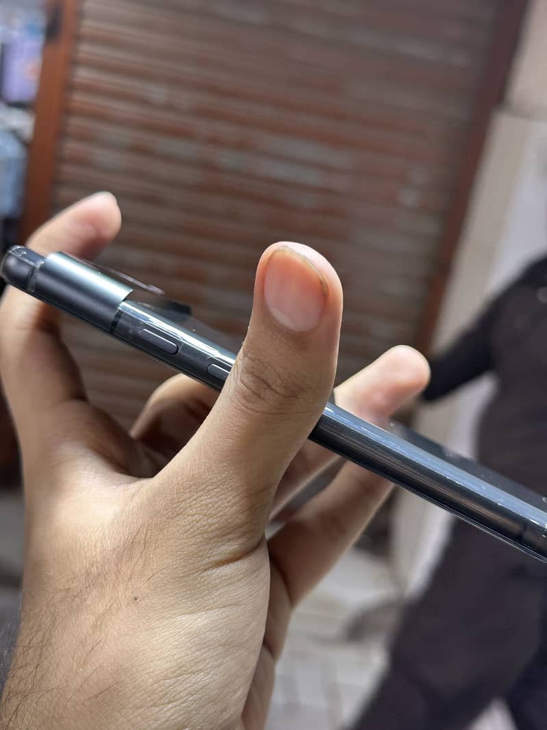 Google pixel 8 4