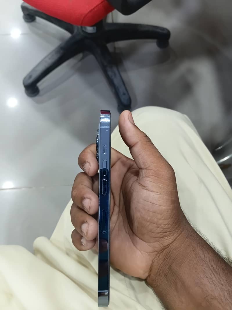 Apple iPhone 13 Pro 2