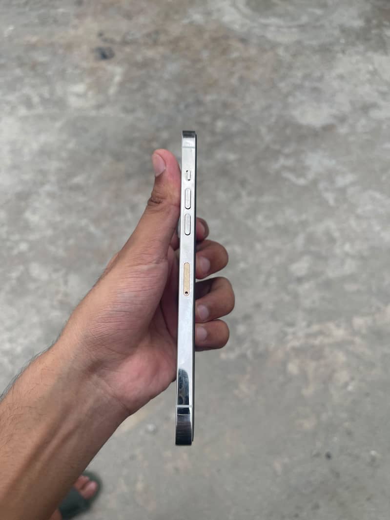 IPhone 12 pro max 7