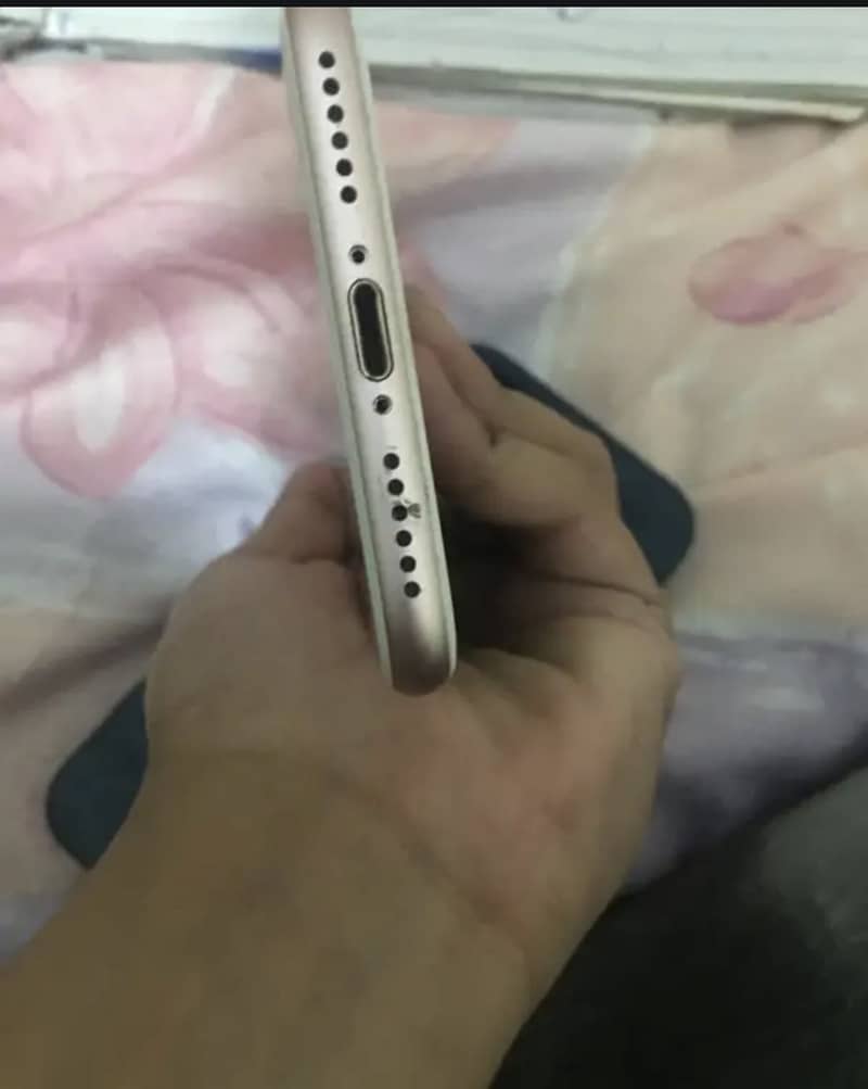 Apple iPhone 6S Plus 2