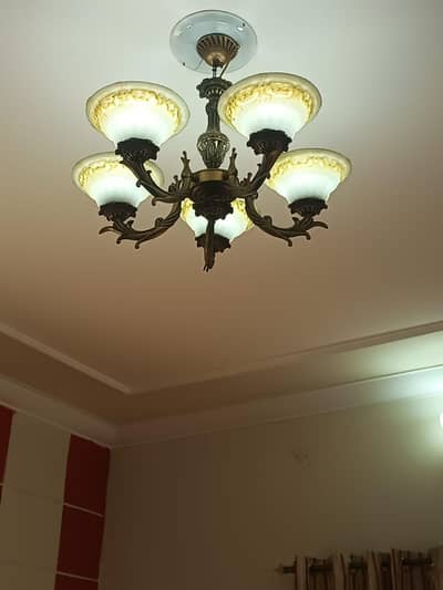 Beautiful chandeliers. Fanoos