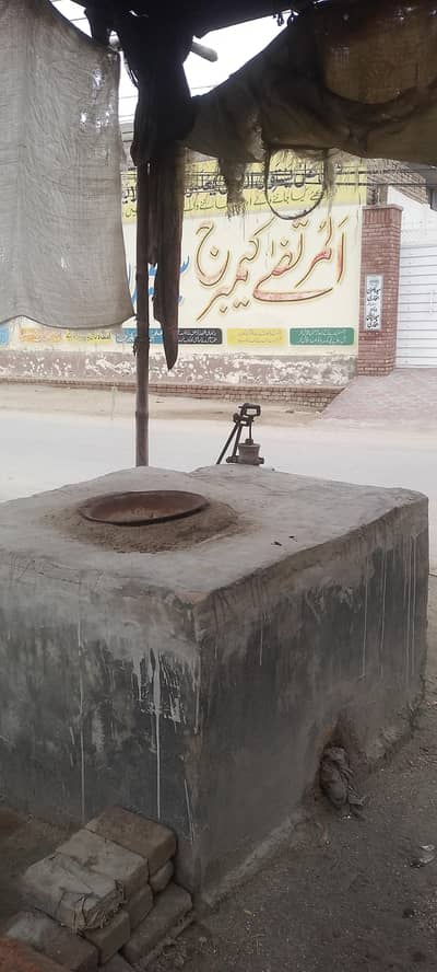 کاریگر روٹی اور سالن بنانا جانتا ھو