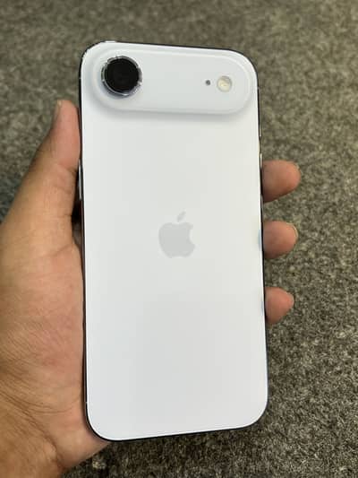 Iphone 17 Air 256GB sim locked 83 cycles count 100% battery health