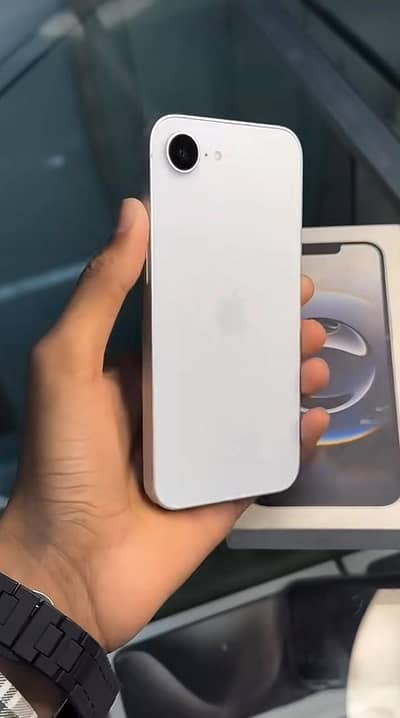 Apple iPhone 16e
